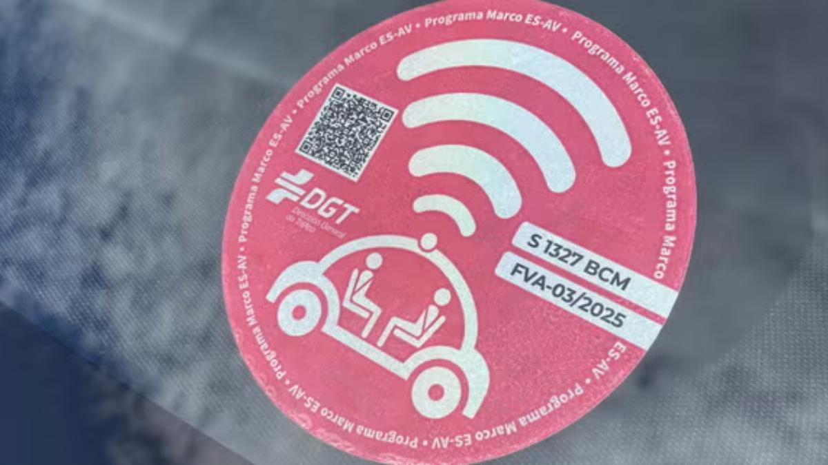 La nueva etiqueta de la DGT para coches autónomos.