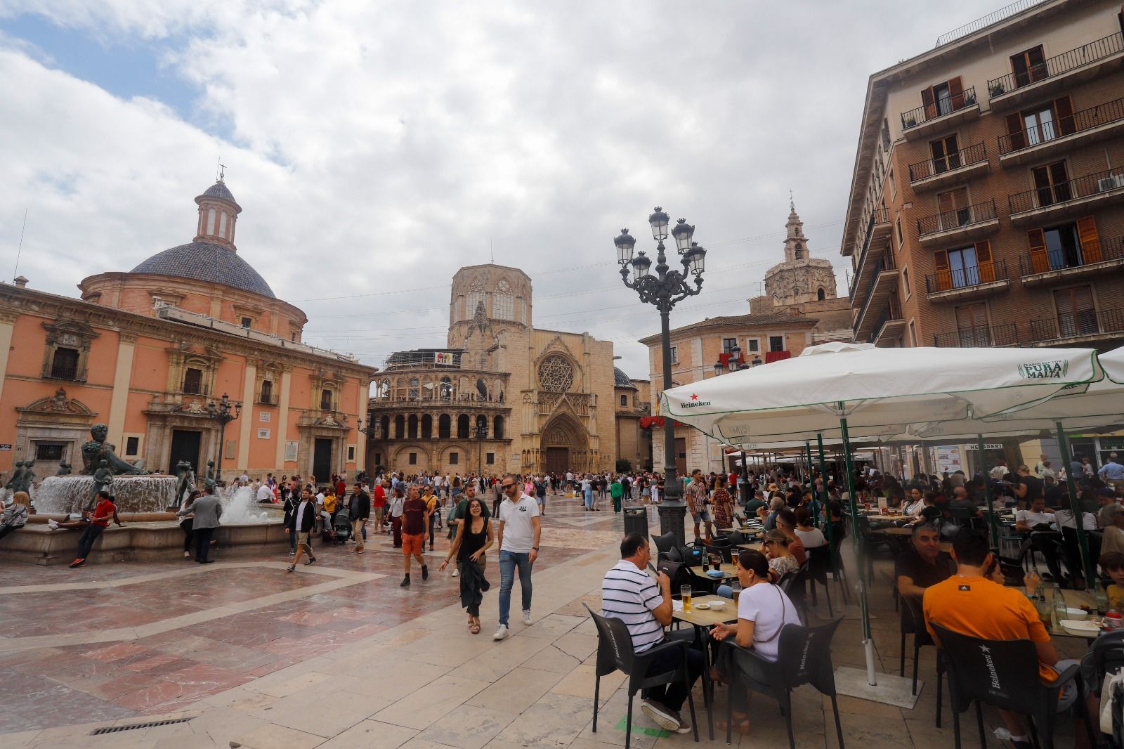 Ambiente en las calles de València el 9 d'Octubre