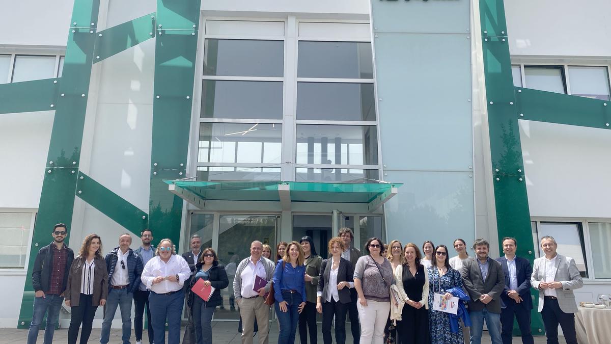 Visita de los alumnos del curso superior áreas empresariales .