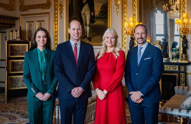 Kate Middleton y el príncipe William con Mette-Marit y Haakon de Noruega en el castillo de Windsor