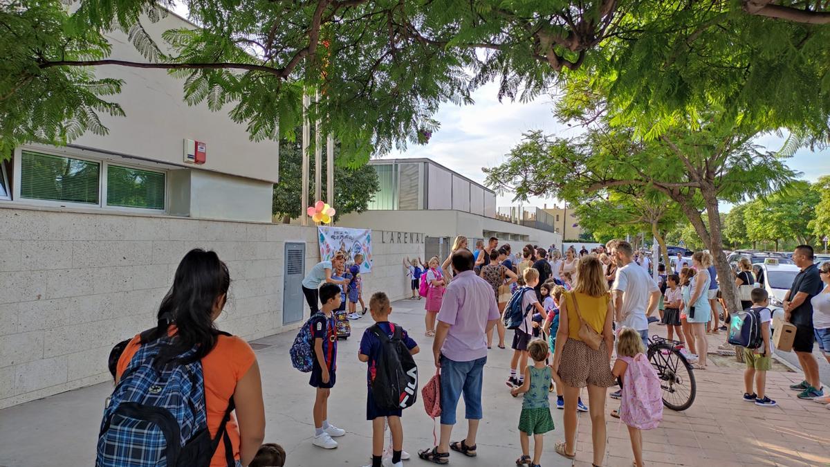 La entrada al cole en la escuela del Arenal de Xàbia