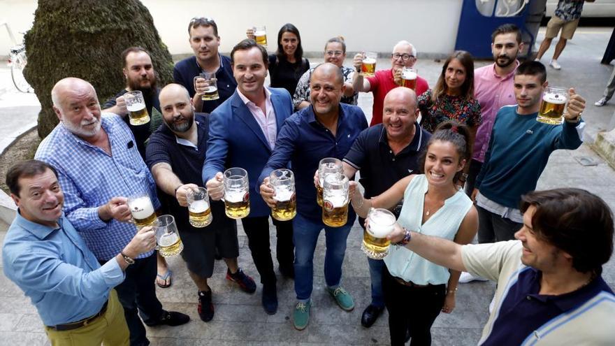 El Oktoberfest vuelve a Gijón con 17 tipos de cerveza, una de ellas vegana