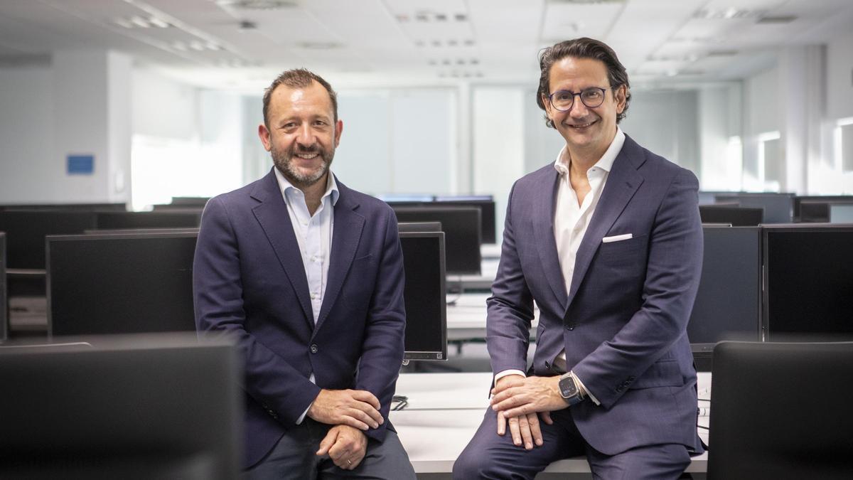 El CEO de Emergya, Víctor Fernández, y el CEO de Ayesa, José Luis Manzanares.