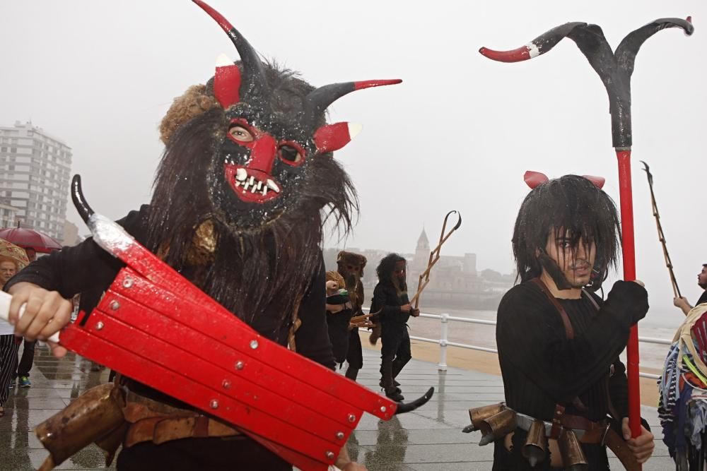 Desfile de máscaras ibéricas en Gijón