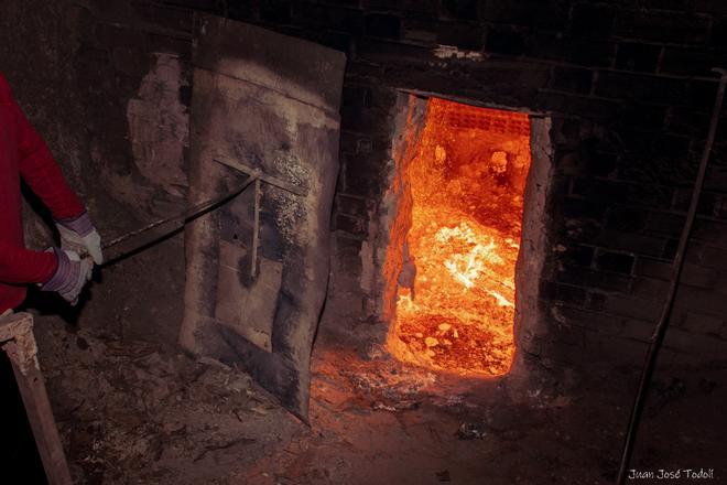 La última fábrica artesanal de ladrillos y baldosas de Ràfol de Salom