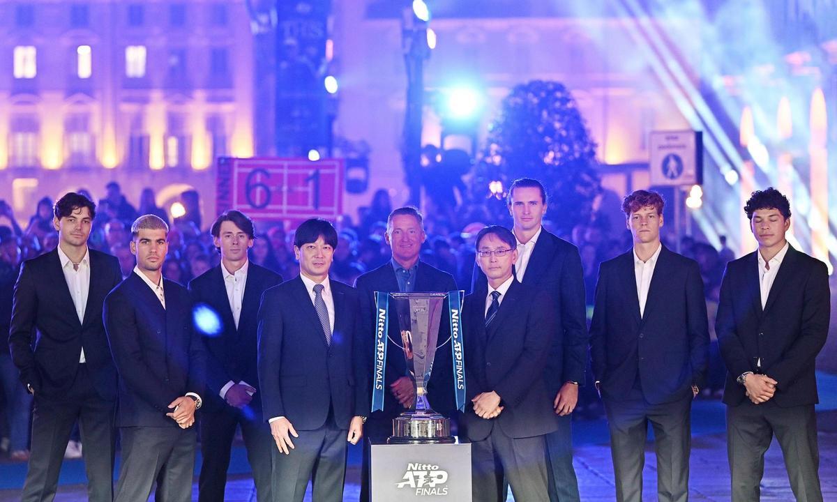 Carlos Alcaraz, junto a otros participantes en las Finales ATP