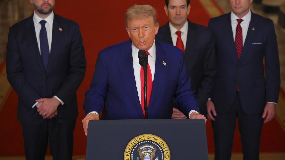 El presidente de Estados Unidos, Donald Trump, en el centro. A su espalda, el vicepresidente, Vance, el secretri de Estsado, Marco Rubio, y el de Defensa, Pete Hegseth