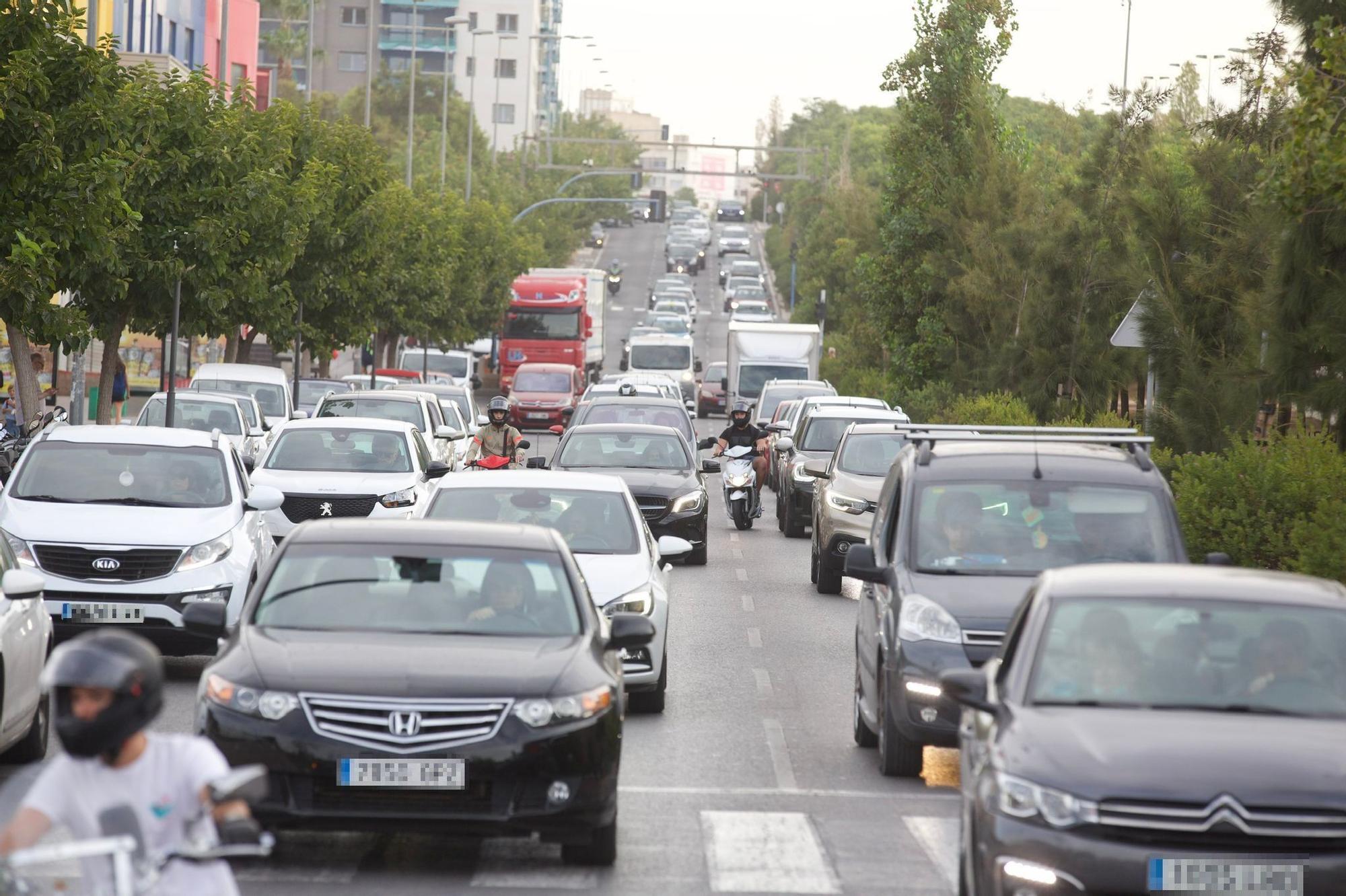 Así se ha vivido la vuelta al cole en las calles y colegios de Alicante