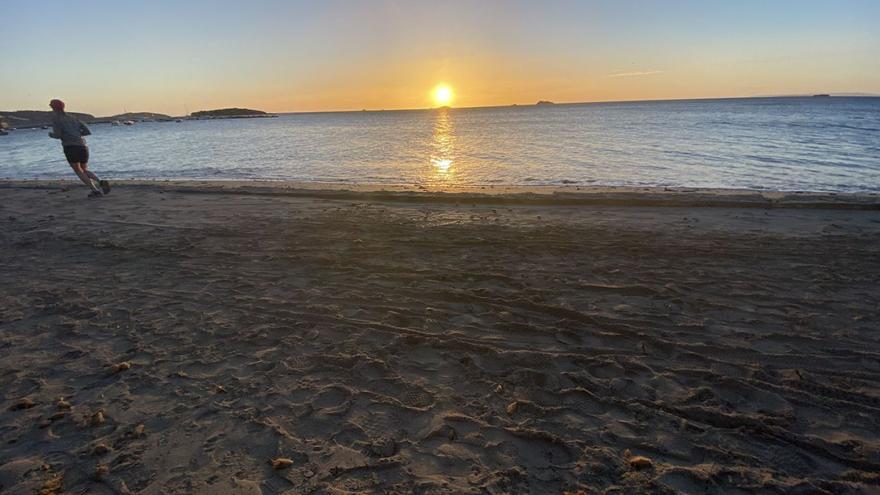 ¿La playa? No, el paseo de Platja d’en Bossa | MARTA TORRES