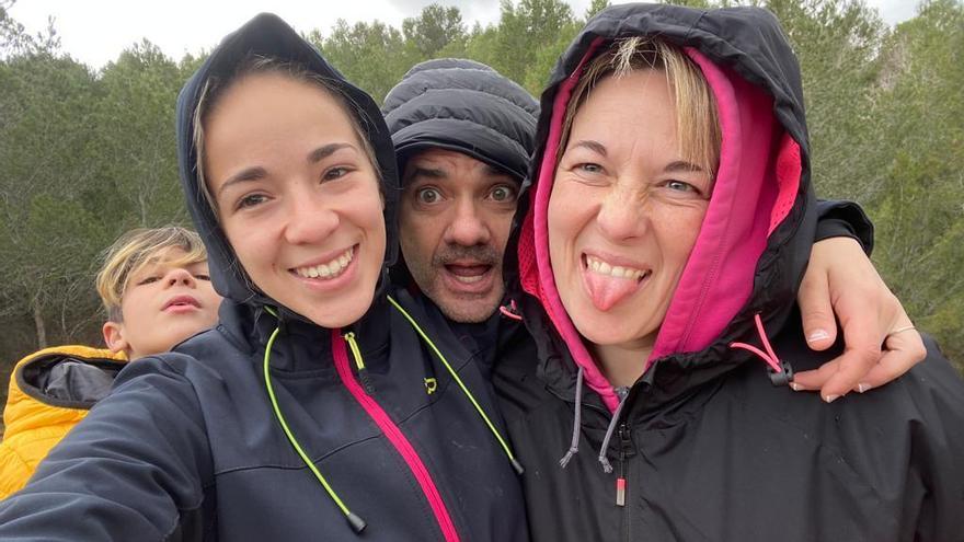 Marta junto a su familia.