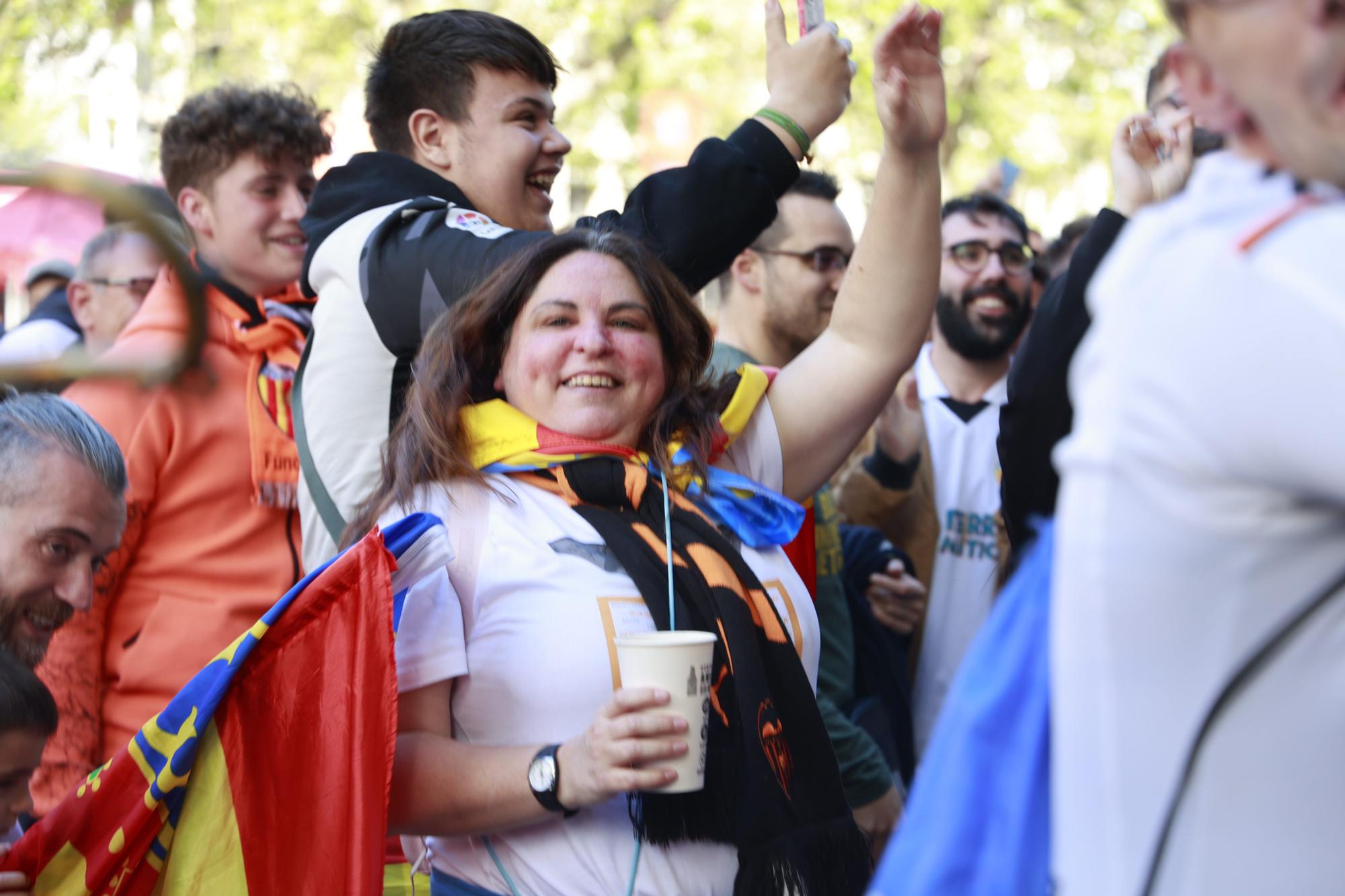 Mestalla es una fiesta en las horas previas a la final