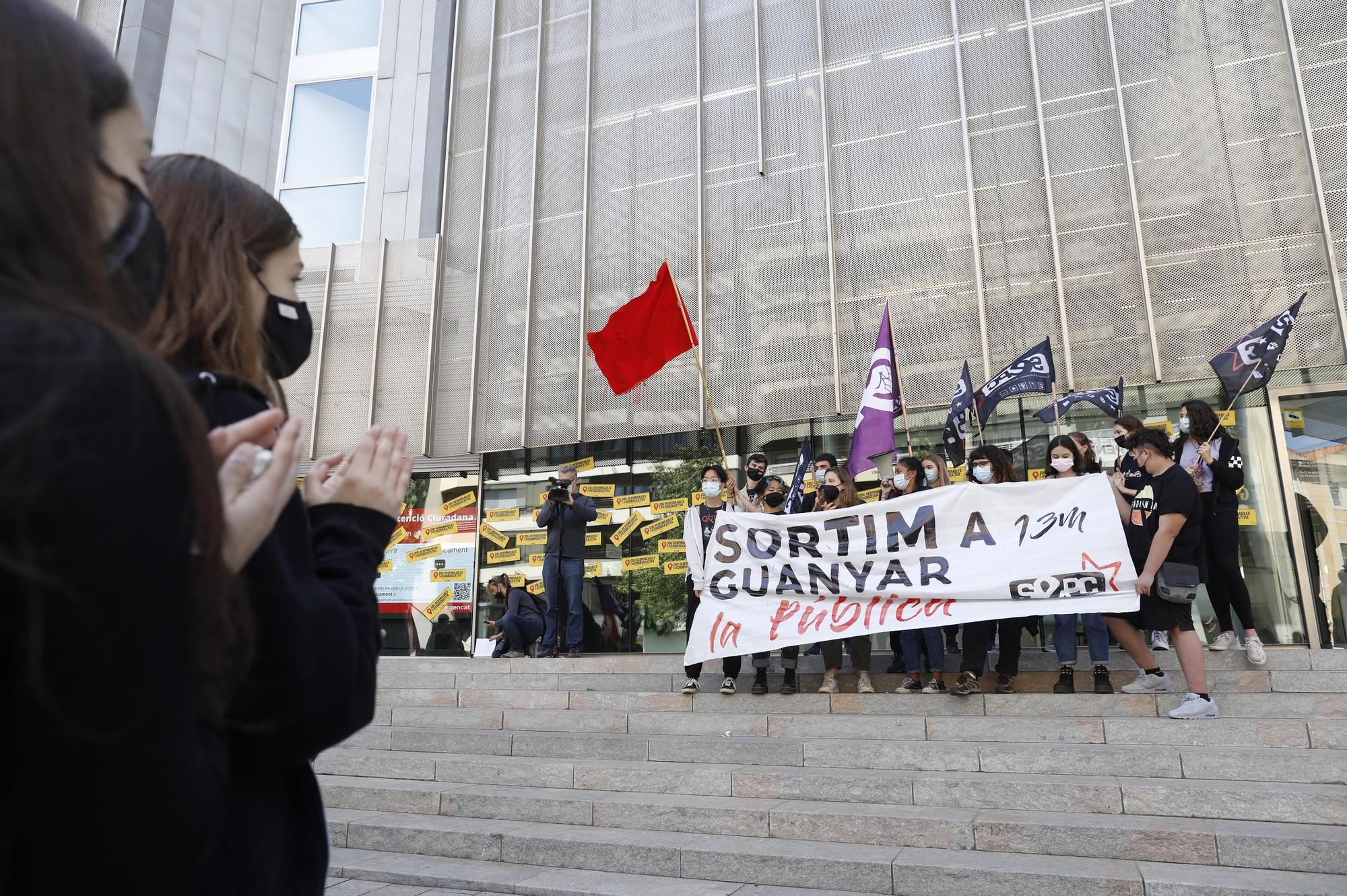 Universitaris es manifesten a Girona per acabar amb la «crisi educativa»