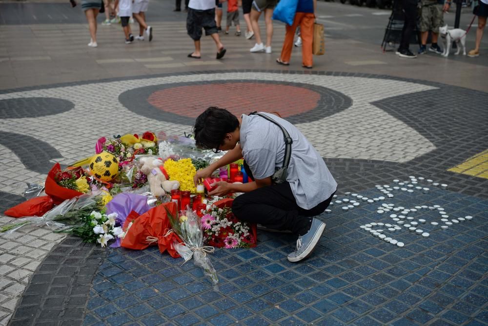 Homenaje en Las Ramblas a las víctimas de los atentados de Cataluña