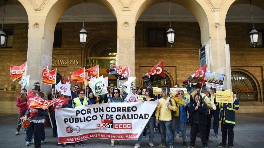 Los trabajadores de Correos van a la huelga por el recorte del 15% de plantilla