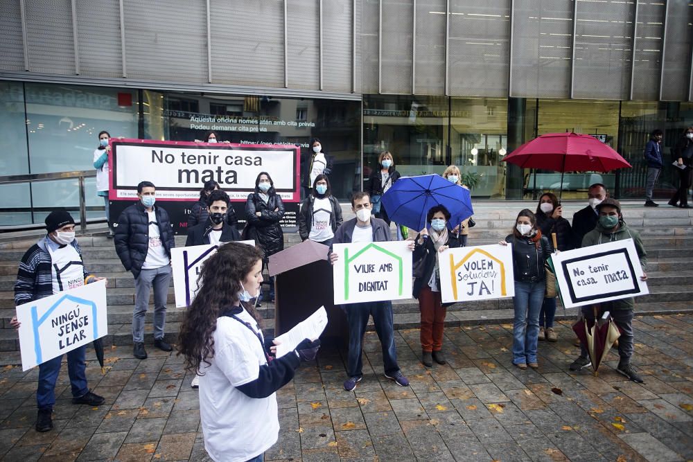 Acte de Càritas Jove sota el lema «No tenir casa mata»