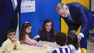 La divertida confesión de un niño a Felipe VI durante su visita a un colegio de Ceuta