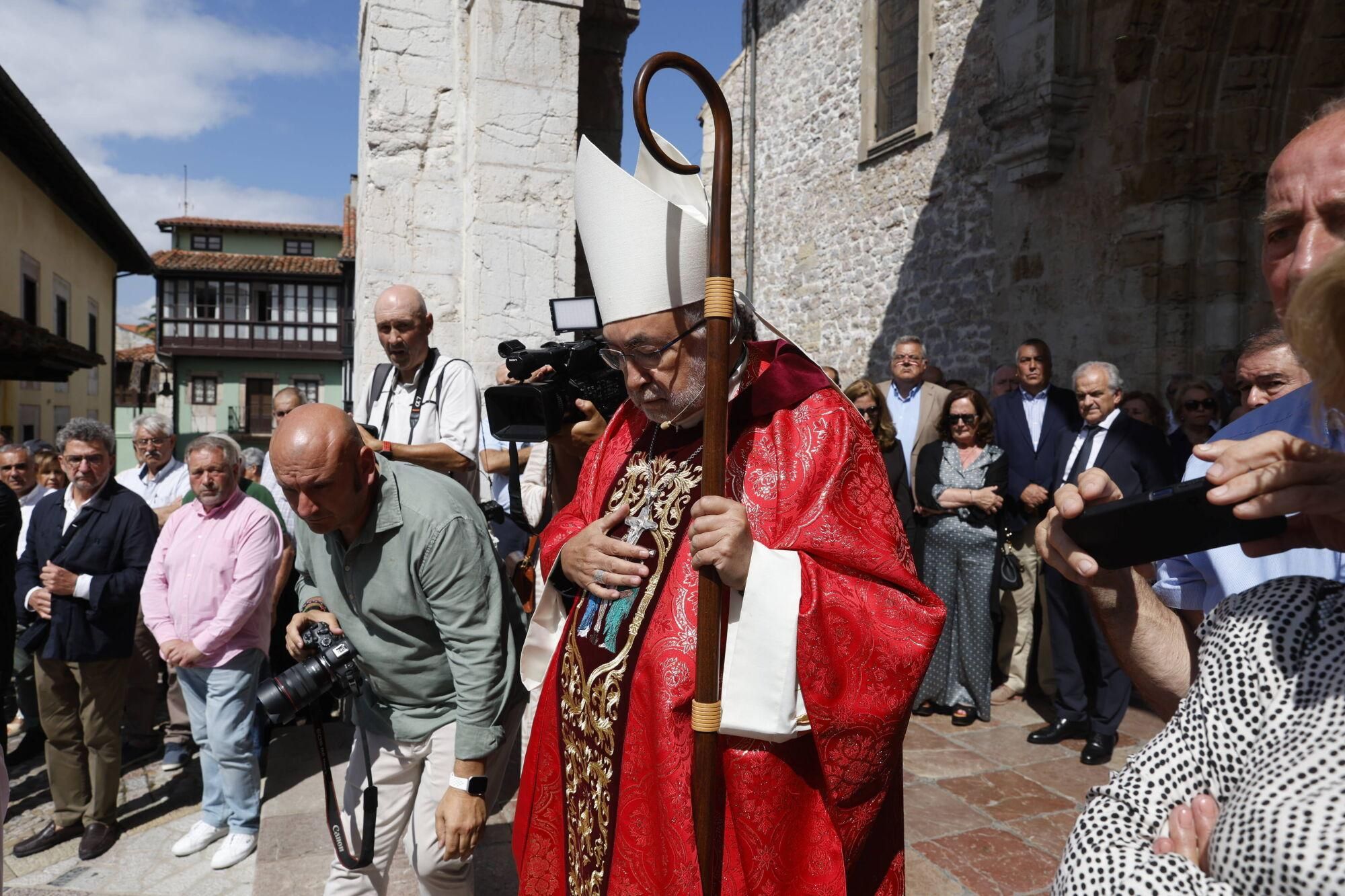 Las imágenes del funeral de Antonio Trevín en la basílica de Llanes.