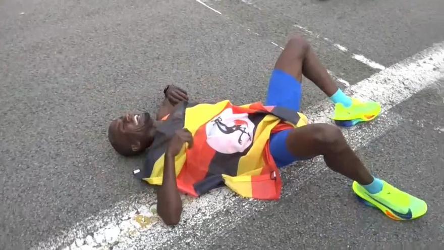 El ugandés Kiplimo vuela en Barcelona y bate el récord del mundo del medio maratón