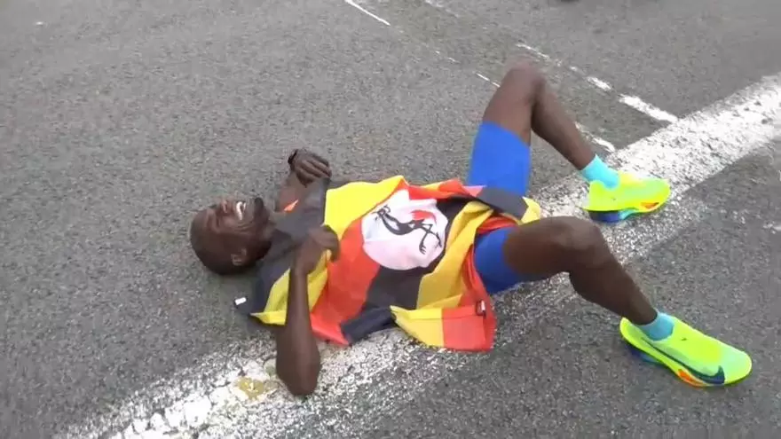 El ugandés Kiplimo vuela en Barcelona y bate el récord del mundo del medio maratón