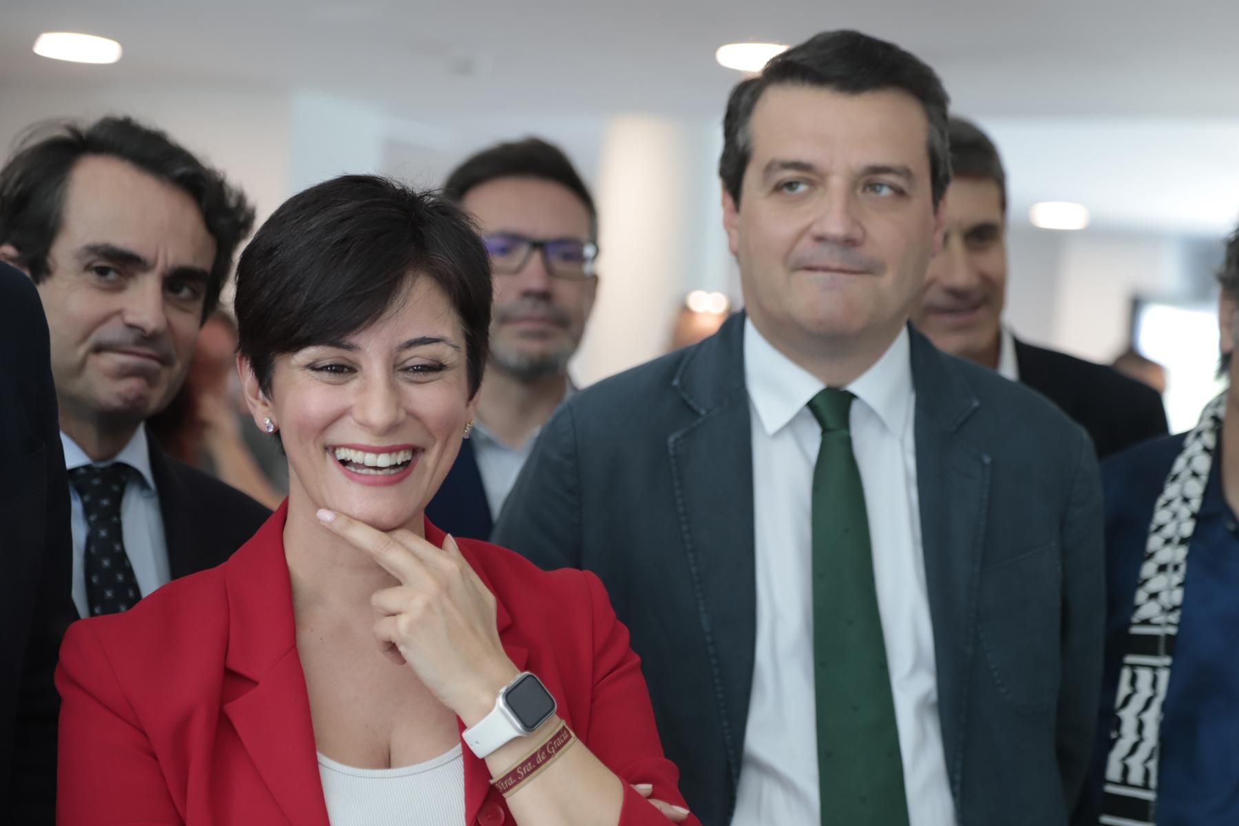 La ministra Isabel Rodríguez visita las viviendas de alquiler de mayores de Sama Naharro
