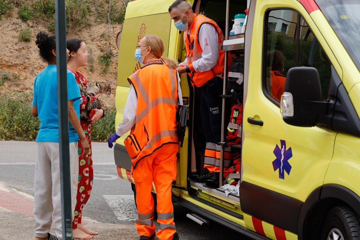 Un incendio provocado por un calefactor obliga a desalojar varias viviendas en Alcoy