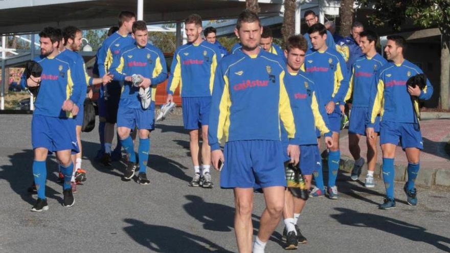 La selección asturiana, ayer en Extremadura de camino al entrenamiento.