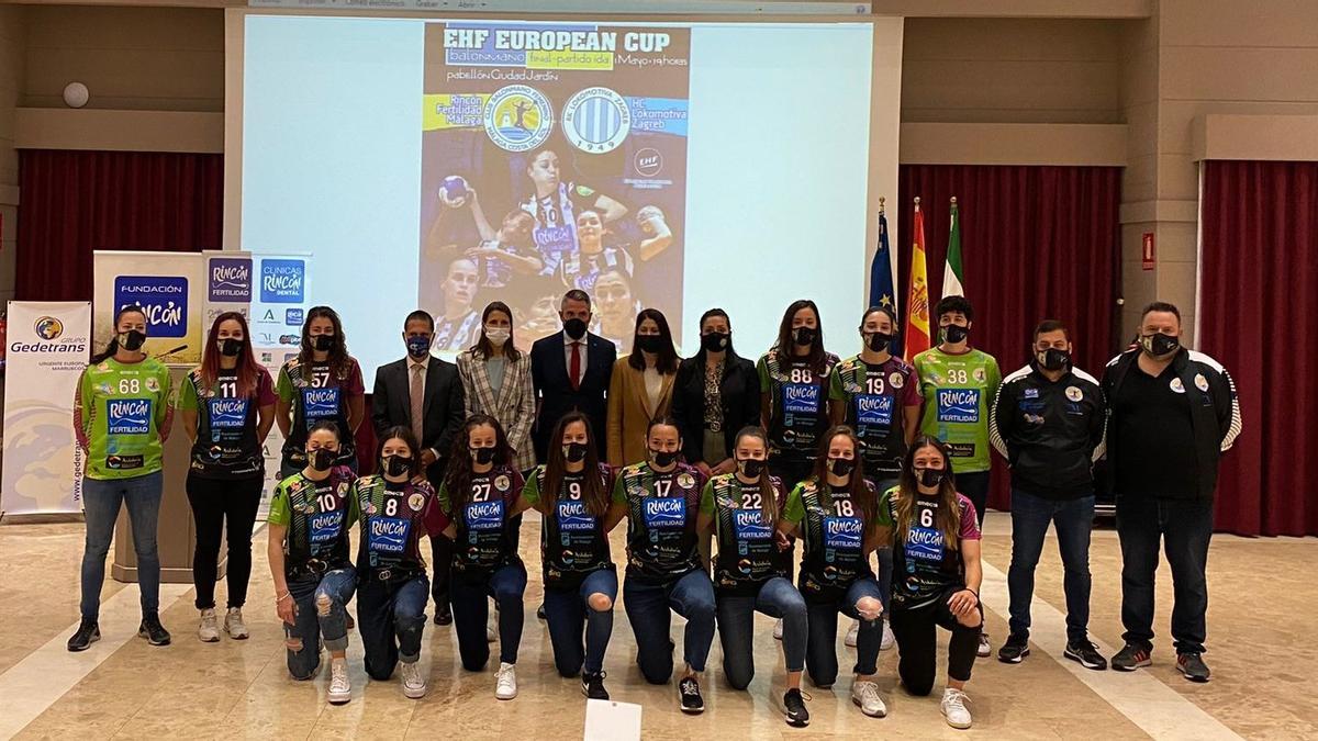 Las jugadoras del Rincón Fertilidad en la presentación de la final de la EHF European Cup