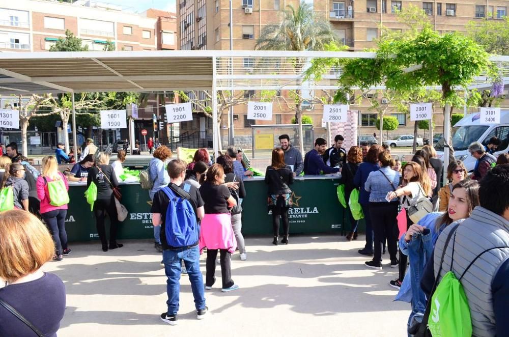 Entrega de dorsales de la III Carrera de la Mujer