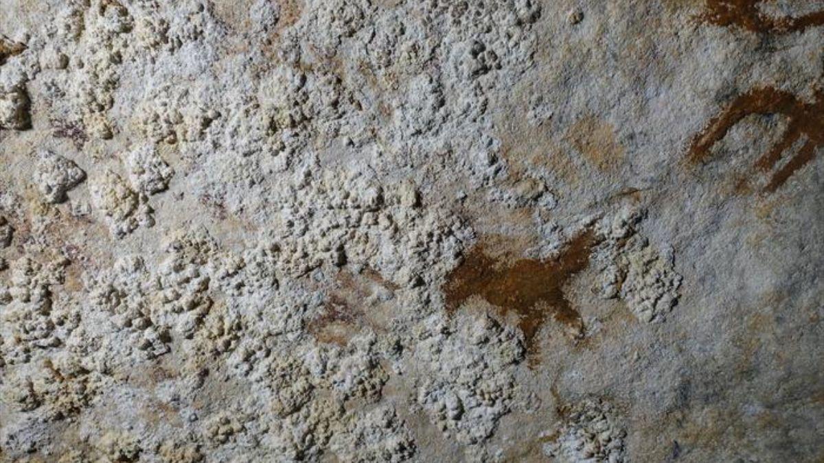Plantilla de mano de 67.800 años de antigüedad, Muna, Sulawesi.