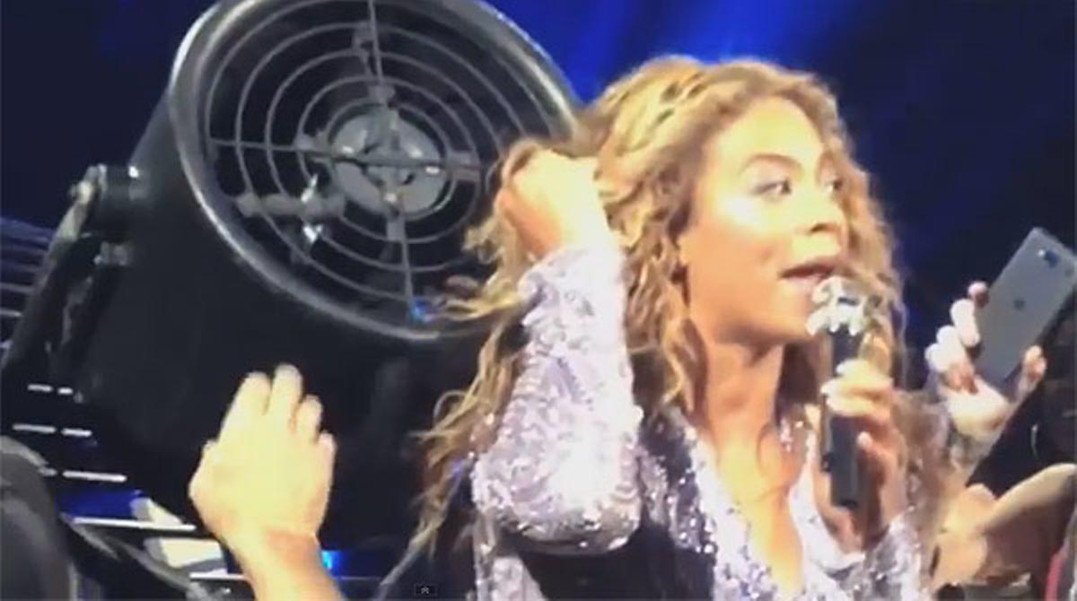 La melena de Beyoncé, atrapada en un ventilador durant un concert a Mont-real