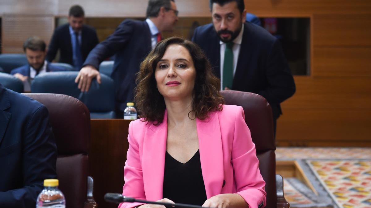 Isabel Díaz Ayuso momentos antes de la sesión de control en la Asamblea de Madrid.
