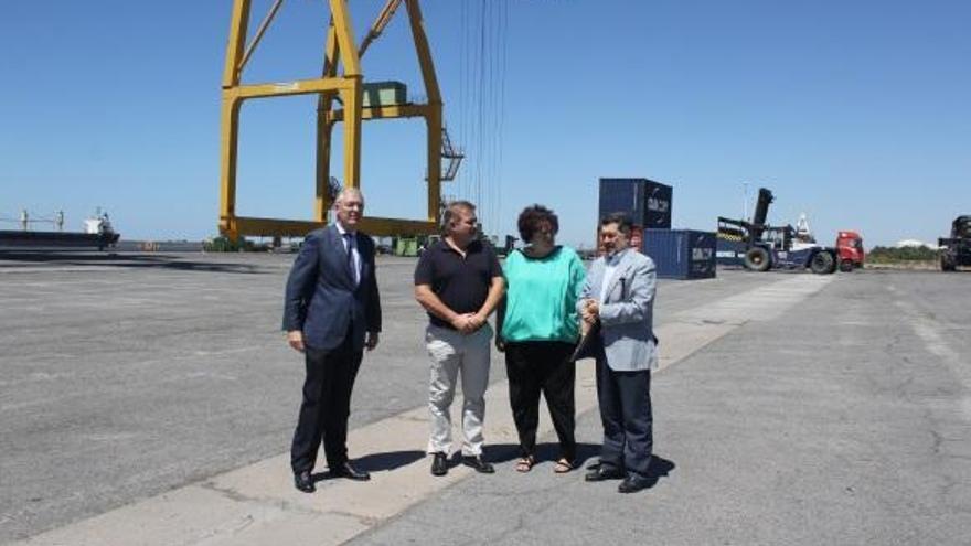 La Junta de Extremadura busca en el puerto de Huelva un &quot;socio estratégico&quot;
