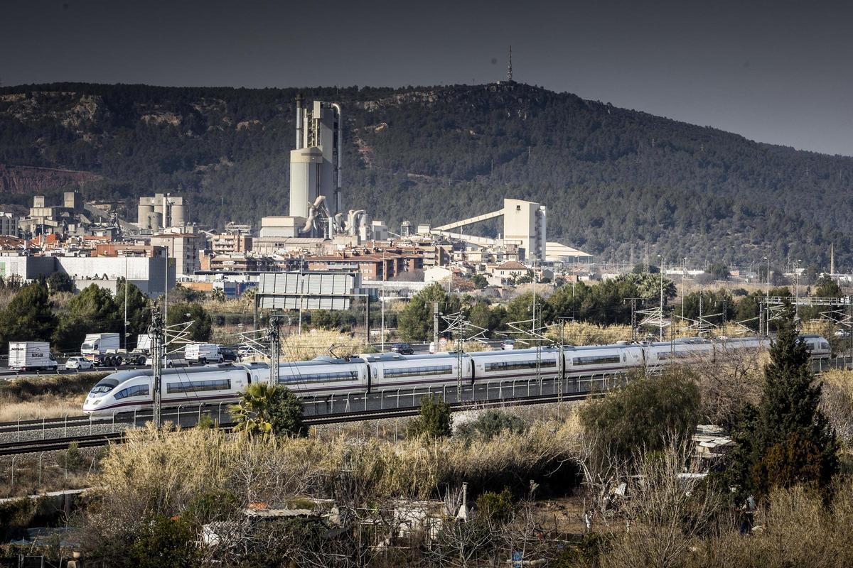 Nou pla urbanístic metropolità: l’AMB preveu que l’ús del cotxe caigui un 50% fins al 2050 Nou pla urbanístic metropolità: l’AMB preveu que l’ús del cotxe caigui un 50% fins al 2050