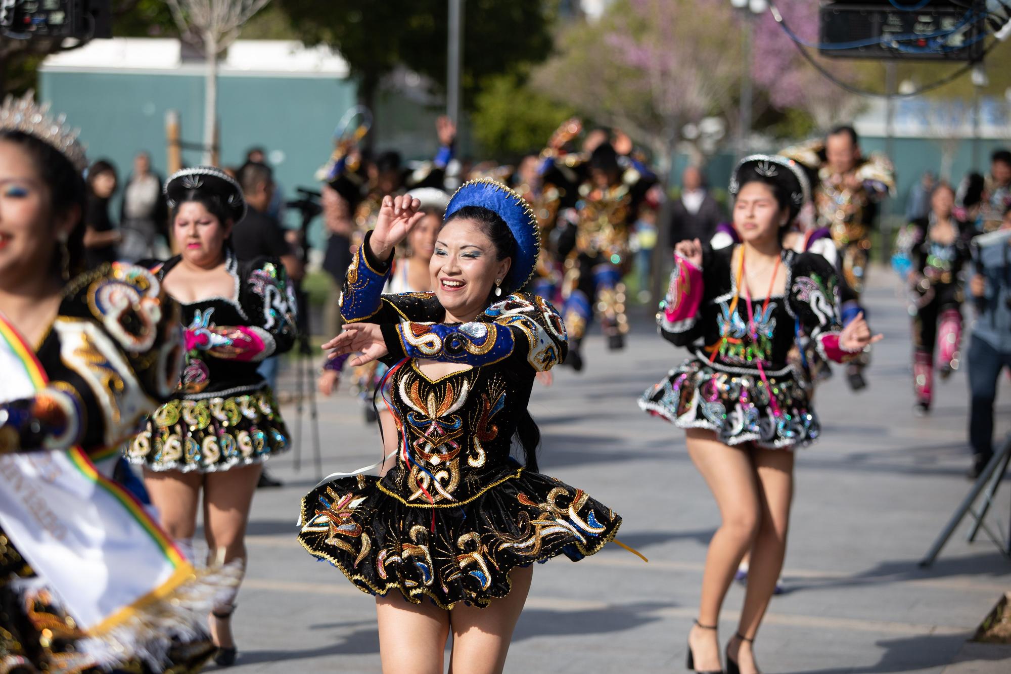 Palma celebra su gran festival de danzas folklóricas bolivianas