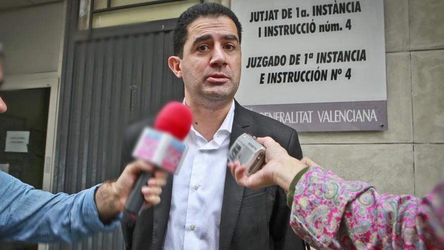 El alcalde Francés tras su declaración en el juzgado