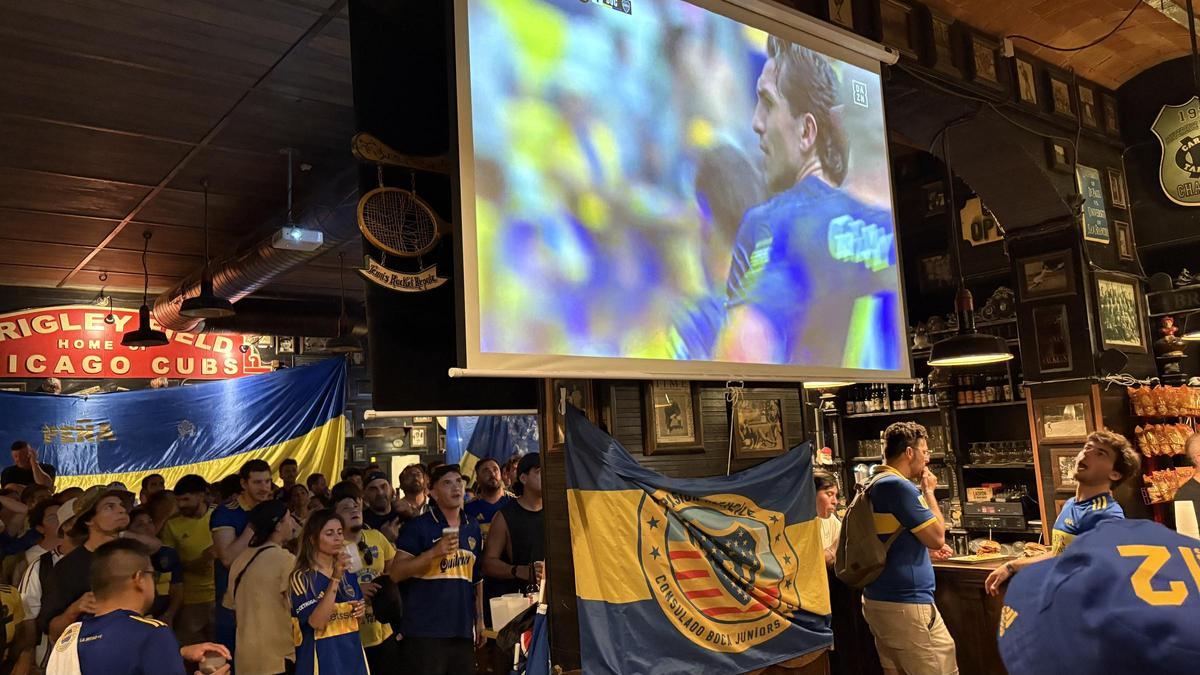 Unas 300 personas se concentraron para apoyar a Boca desde Barcelona