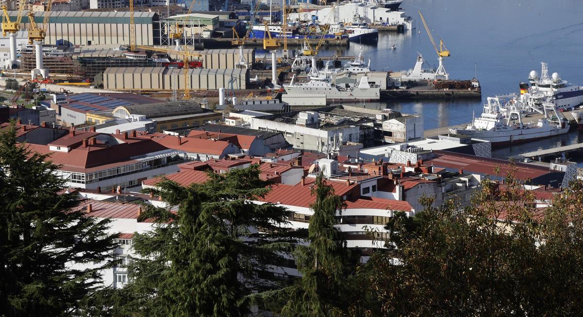 Vista de edificios y naves junto a Beiramar