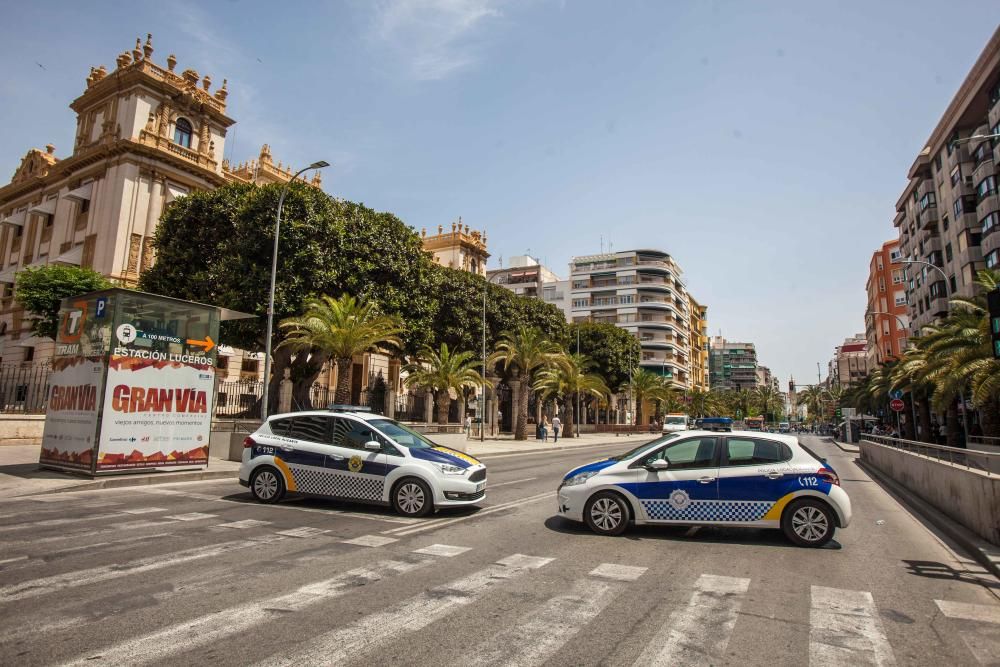 Las mascletàs previas a hogueras arrancan con mucho público y sin incidentes