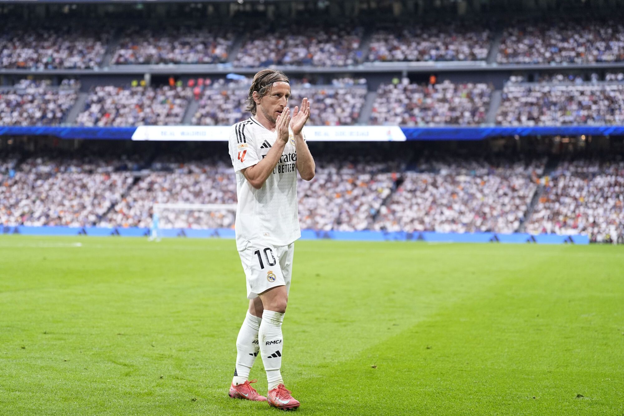Luka Modric of Real Madrid claps during the Spanish League, LaLiga EA Sports, football match played between Real Madrid and Real Sociedad on May 24, 2025, in Madrid, Spain. AFP7 24/05/2025 ONLY FOR USE IN SPAIN. Oscar J. Barroso / AFP7 / Europa Press;2025;SOCCER;SPAIN;SPORT;ZSOCCER;ZSPORT;Real Madrid v Real Sociedad - LaLiga EA Sports;