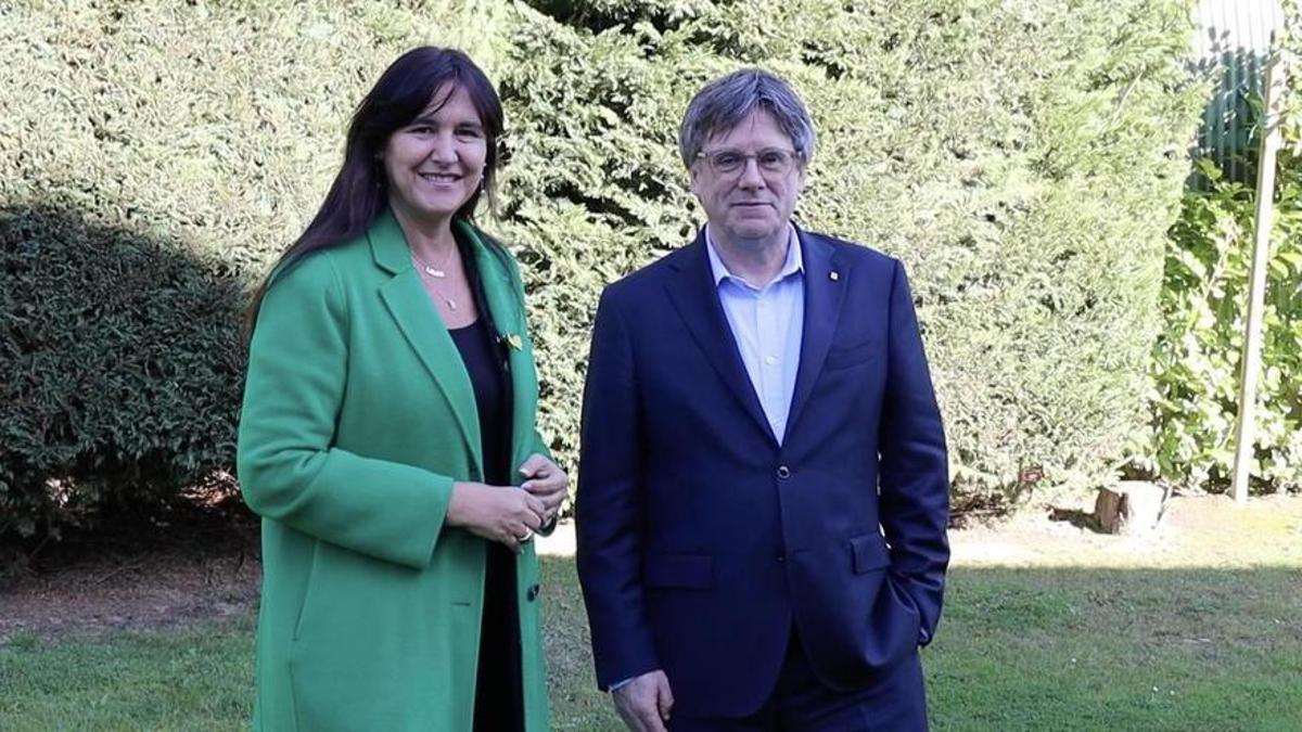 Laura Borràs, actual presidenta de Junts, y Carles Puigdemont, expresident de la Generalitat, tras una reunión en Waterloo (Bruselas) antes del Congreso del partido