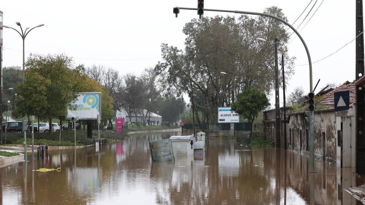 Fuertes lluvias dejan calles completamente inundadas en Lisboa.