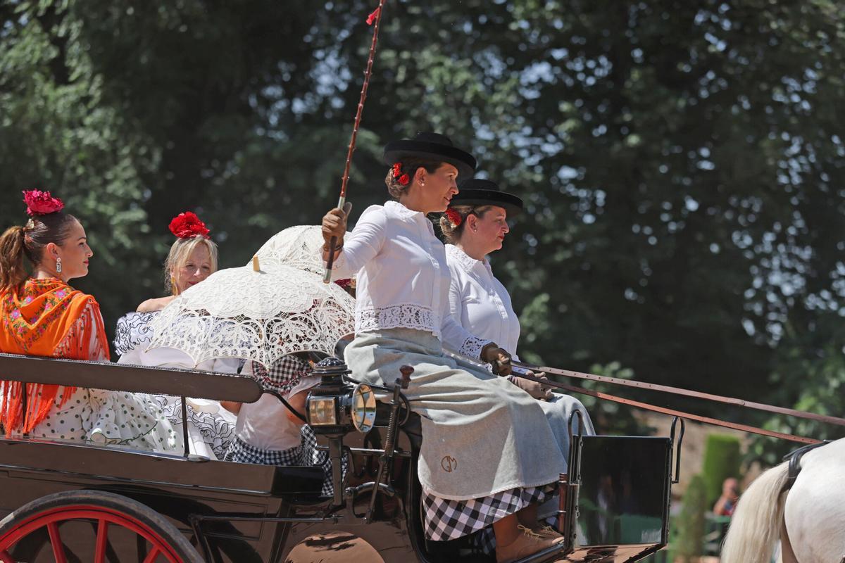 El arte ecuestre toma los Jardines del Alcázar de los Reyes Cristianos para dar el pistoletazo de salida a la Feria de Nuestra Señora de la Salud