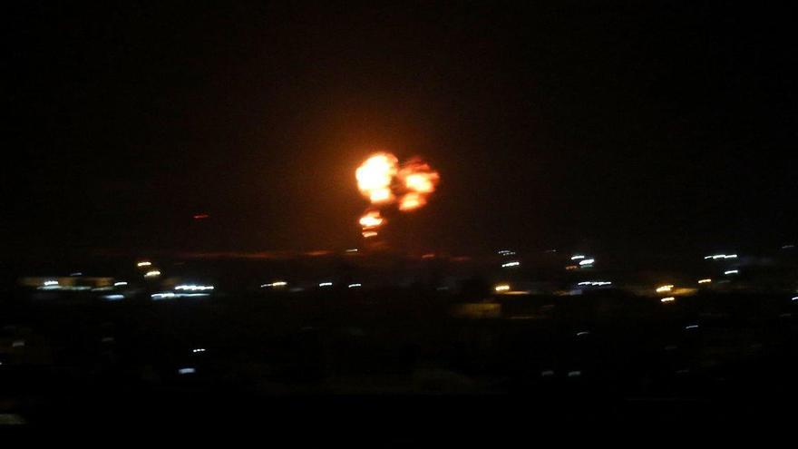 Israel bombardea por sexta noche consecutiva objetivos de Hamás en Gaza