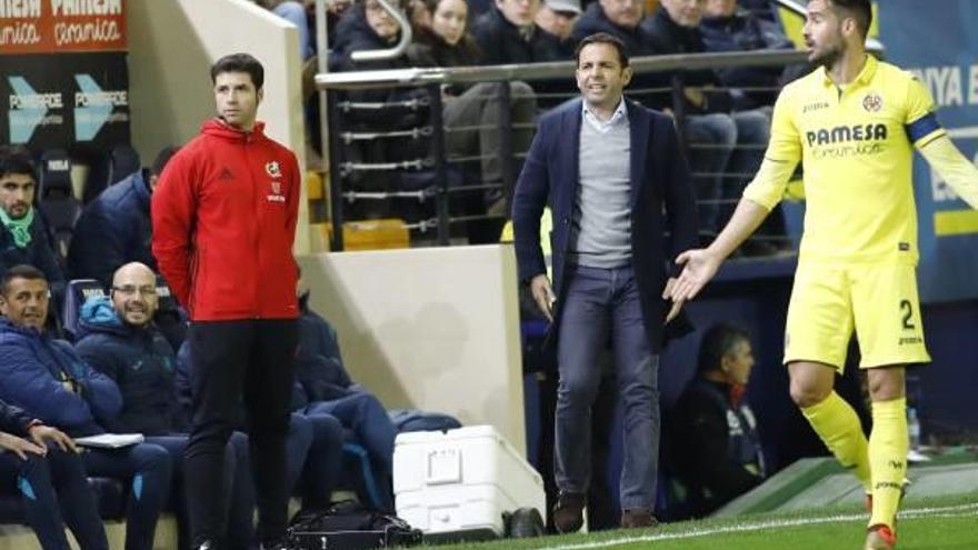 Javi Calleja da órdenes durante el encuentro de ayer.