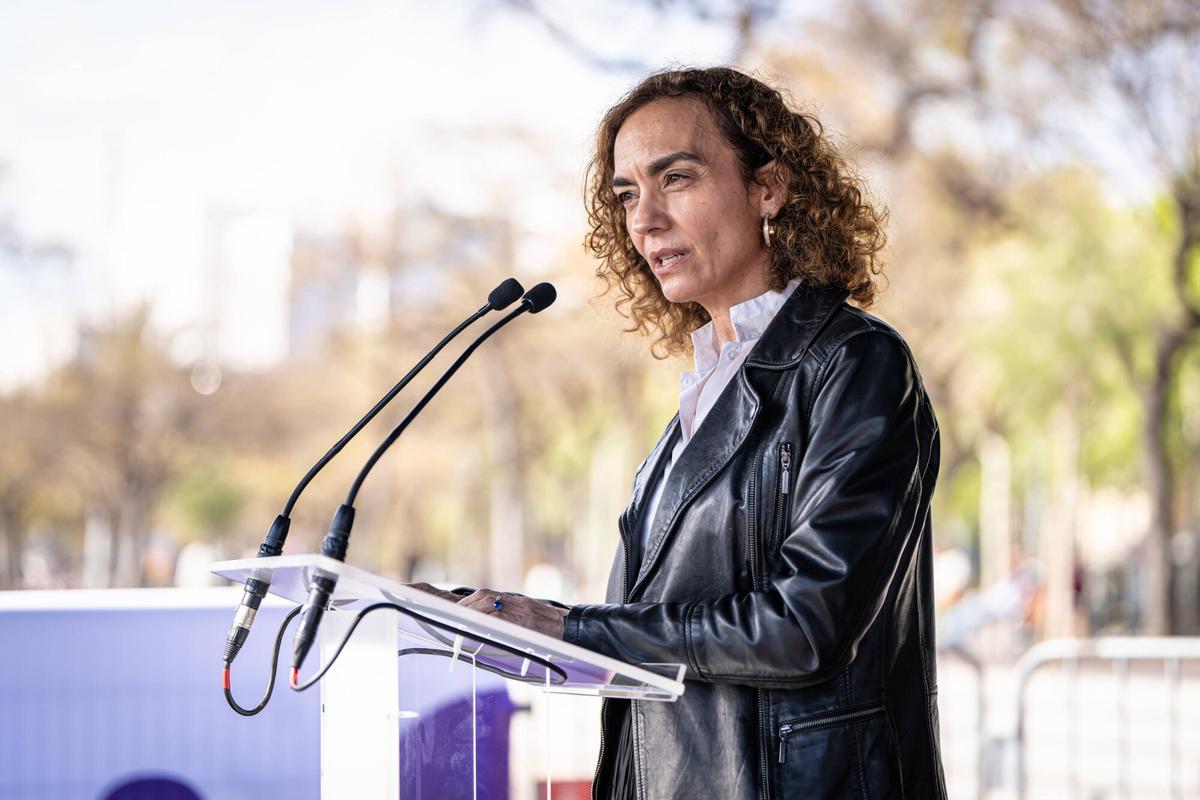 Barcelona 21/04/2025 Economía. Fotografías del acto y retrato para la Contra Rueda de prensa importante: la farmacéutica Sanofi anuncia inversión, probablemente la apertura de un nuevo centro en Barcelona. La rueda de prensa es a las 17 h, enmarcada en una exposición itinerante que traen a Barcelona durante unos días. PERSONA: Raquel Tapia. direcotra general de Sanofi Iberia. AUTOR: MANU MITRU