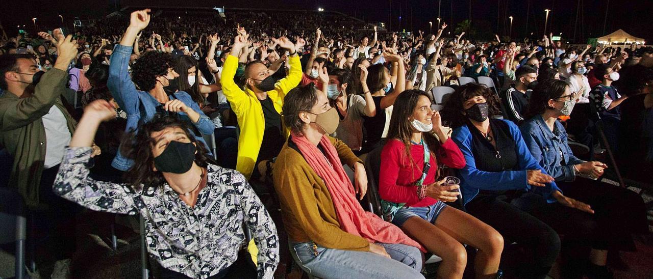 La Generalitat prohibe
levantarse para bailar en los
conciertos. F.bustamante | F.BUSTAMANTE