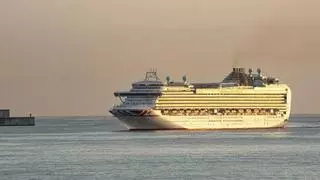 Así es el espectacular crucero que hoy llegó a Gijón con 3.000 pasajeros