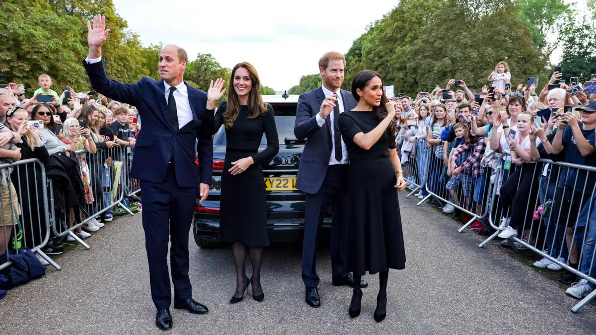 Los príncipes Guillermo y Enrique con sus esposas en Windsor