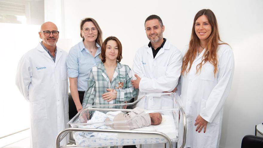 Nace en Mallorca el primer bebé de Europa gestado conjuntamente por una pareja de mujeres