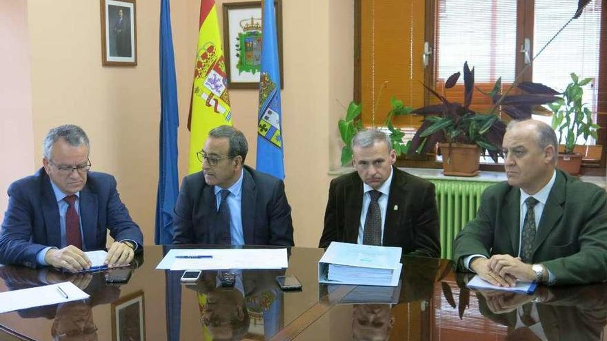 Manuel Gutiérrez, Fernando Lastra, Emilio García Longo y José María Pertierra, en Arriondas.